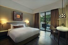 Deluxe bedroom with a balcony at Mercure Bali Legian Deluxe bedroom with a balcony at Mercure Bali Legian
